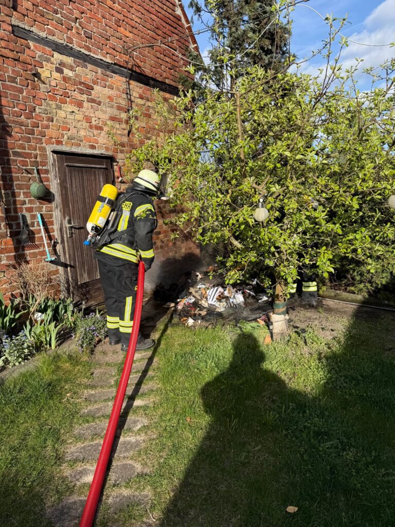 Brand / F1_Wald/Fläche-Vegetationsbrand / Viereck Dorf